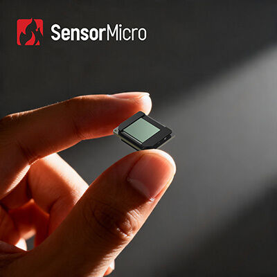 Uncooled Infrared Detector with 400x300 Resolution and 17μm Pixel Pitch Using Vanadium Oxide Material